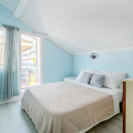 With Terrace - Right By The Sea In Urla