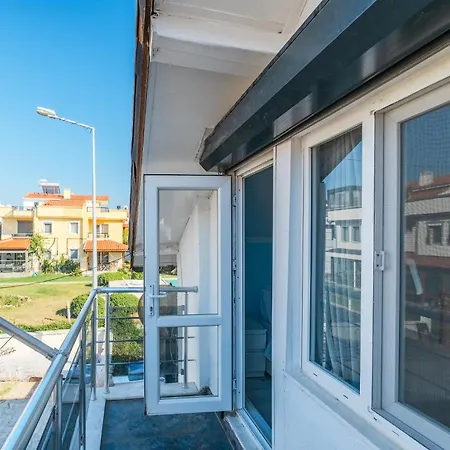 With Terrace - Right By The Sea In Villa