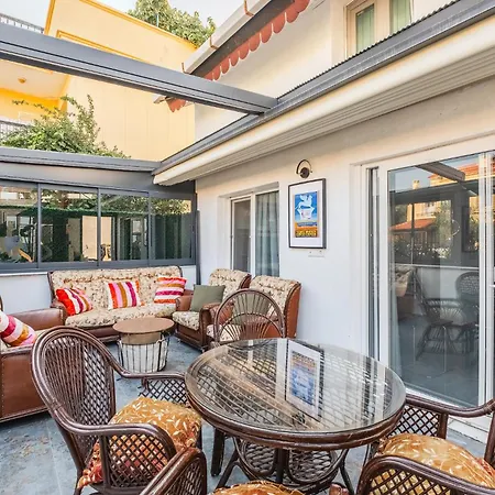 With Terrace - Right By The Sea In Villa