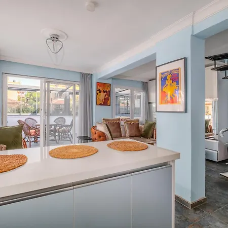 Villa With Terrace - Right By The Sea In *